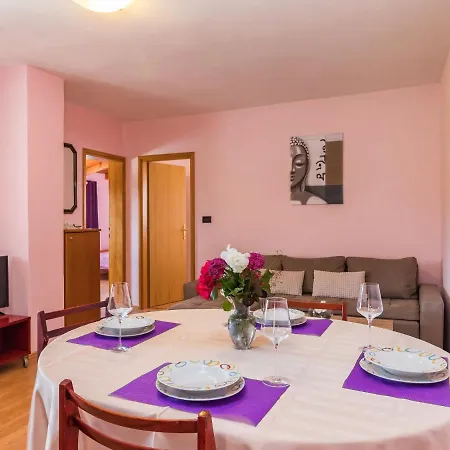 Apartment Kostro - Prc408 By Interhome